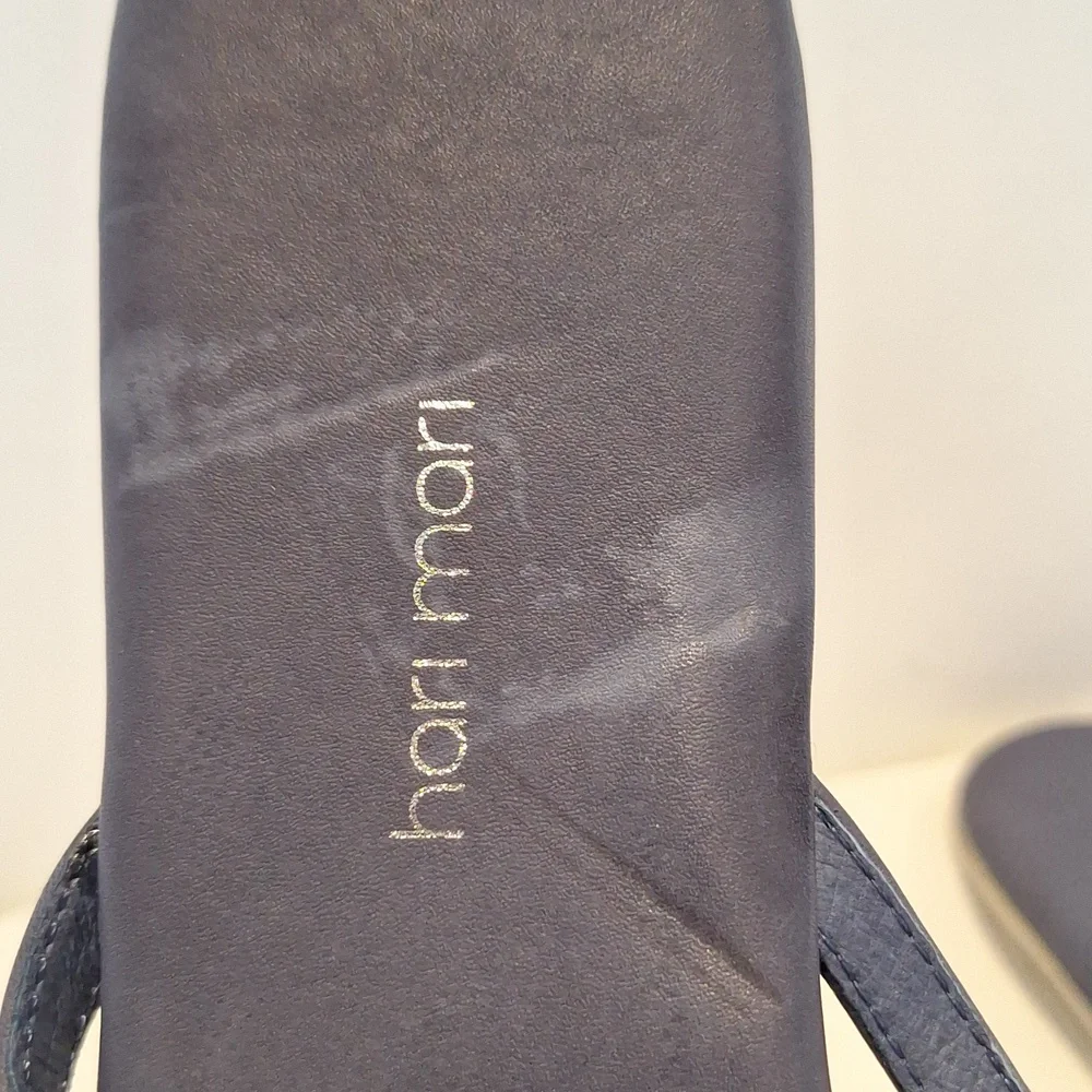Hari Mari Blue Flip Flops Size 9